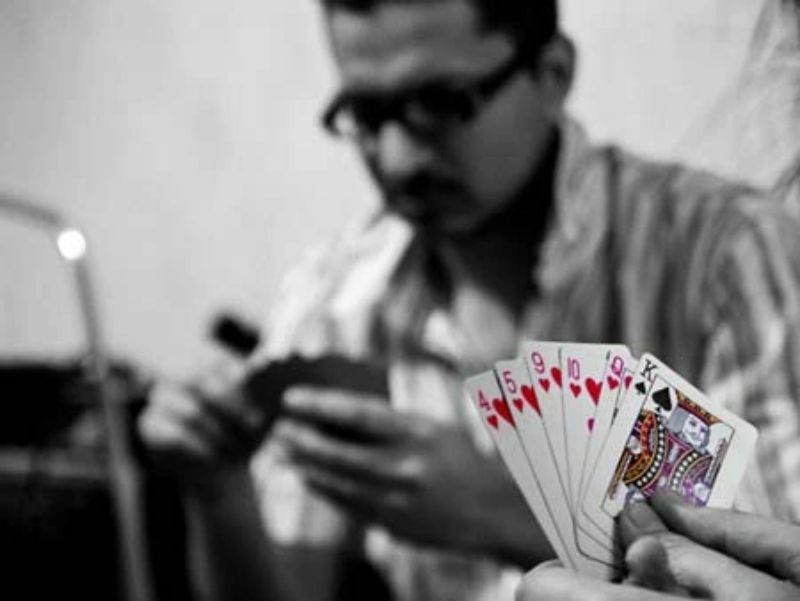 Người nghiện cờ bạc thường khó kiểm soát tâm lý